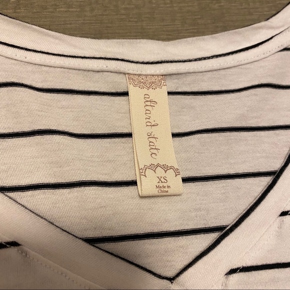 Altar’d State White and Black Striped V-Neck Knotted Front Top Women’s Size XS - Picture 6 of 7